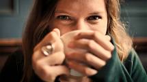 Pro vaše dítě bude pravděpodobně zdravější, když si vypije slabý šálek kávy, než když bude pít sladkou limonádu.