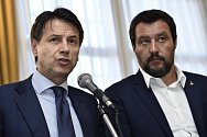 Italský premiér Giuseppe Conte a ministr vnitra Matteo Salvini.