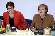 Šéfka CDU Annegret Krampová-Karrenbauerová a německá kancléřka Angela Merkelová