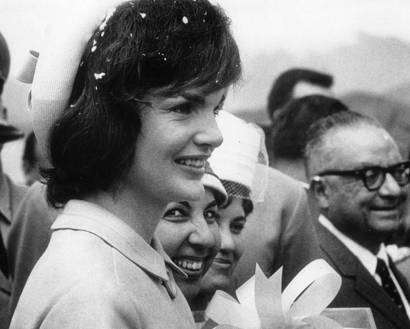 Jacqueline Kennedyová byla nejen manželkou amerického prezidenta, ale také módní ikonou. Oblékali ji nejlepší návrháři své doby