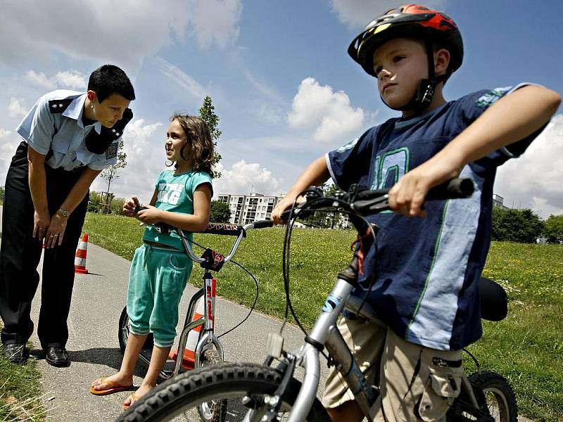 Dopravně-preventivní akce s názvem Bezpečně na cyklostezce, kterou uspořádalo pražské krajské policejní ředitelství, se uskutečnilo ve středu 4. srpna 2010 v centrální parku na pražském Jižním Městě.