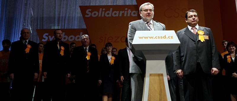 Předseda strany Jiří Paroubek (vpravo) a kandidát do EP Jiří Havel představili kandidáty do voled do EP.