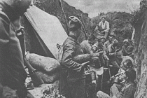 Příslušníci 7. roty 1. střeleckého pluku ve zborovských zákopech