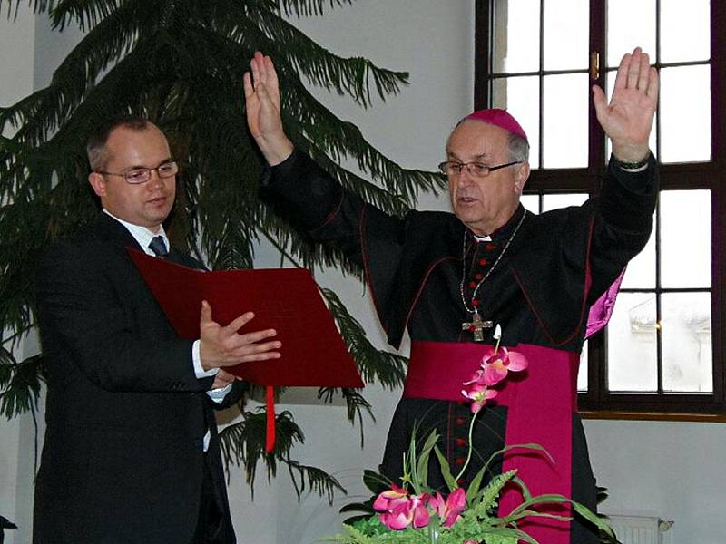 Farní charita Stříbro na Tachovsku se každoročně zapojuje do dobročinné akce Tříkrálová sbírka. Oficiální zahájení se uskutečnilo v pátek 6. ledna 2012 dopoledne na radnici. Sbírce požehnal plzeňský biskup František Radkovský.