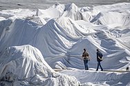 Turisté na švýcarském ledovci