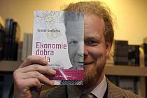 V Česku nyní vstupuje na trh druhé, rozšířené vydání Sedláčkovy Ekonomie dobra a zla..