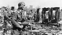 Němečtí vojáci v troskách Stalingradu