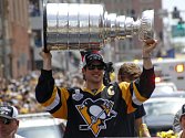 Sidney Crosby z Pittsburghu se Stanley Cupem.