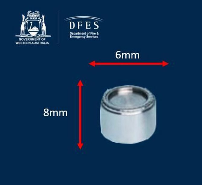 Zobrazení kapsle s radioaktivní látkou, o jejíž ztrátě v západní Austrálii informovaly 27. ledna 2023 tamní úřady