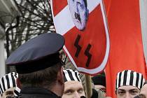 V lotyšské Rize se uskutační tradiční pochod veteránů nacistických jednotek SS, stejně jako v předchozích letech se akce neobejde bez protestů Lotyššského antifašistického výboru.