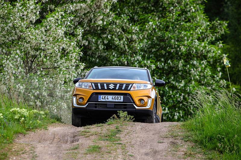 Vitara s pohonem 4x4 nemá problém ani s nejprudšími výjezdy. 