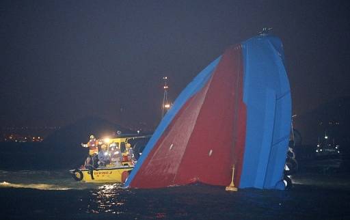 U třetího největšího hongkongského ostrova Lamma narazil trajekt do výletní lodi.