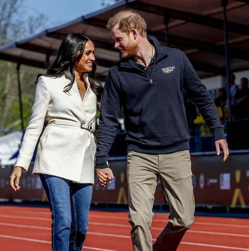 Manželka prince Harryho, Meghan Markle, získala bakalářský titul v oboru divadlo a mezinárodní studia na Northwestern’s School of Communication. 