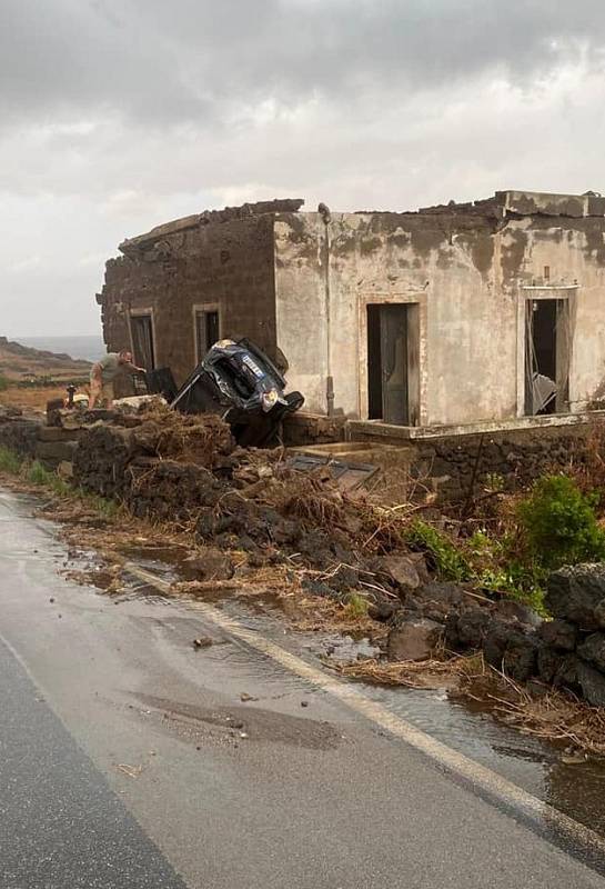 Italský ostrov Pantelleria ve Středozemním moři zasáhlo tornádo