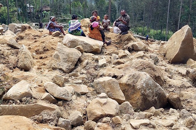  Sesuvy půdy na Papui-Nové Guineji zavalily nejméně dva tisíce lidí