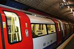 Dopravu v Londýně ztížila další stávka v metru, která postihla všech jedenáct linek. Odboráři zorganizovali druhou ze série jednodenních stávek kvůli plánům na propuštění 800 staničních zaměstnanců. Londýnské metro používá každý den přes 3,5 milionu lidí.
