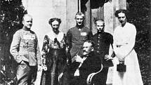 Šlechtická rodina von Richthofen. Dva nejstarší synové, Manfred a Lothar, se stali leteckými esy první světové války.
