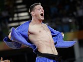 Judista Lukáš Krpálek se raduje ze zlaté medaile na olympijských hrách v Riu.