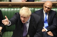 Britský premiér Boris Johnson na schůzi parlamentu