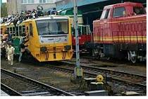 Jeden z nejznámějších českých hoaxů, který se v sociálních sítích vrací opakovaně. Fotka údajně zachycuje uprchlíky, kteří v Chebu obléhají vlak. Jde o fotomontáž, kde byli ke snímku vlaku doklíčováni lidé.