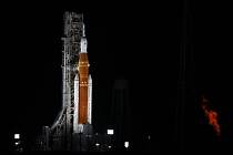 Mise Artemis: Raketa NASA je připravená ke startu.