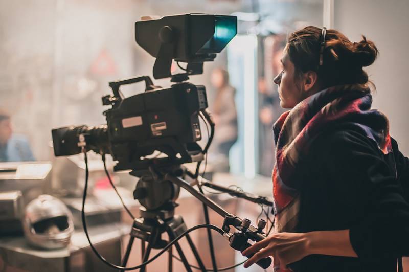 Filmový průmysl, natáčení, kinosál, kamery. Ilustrační foto