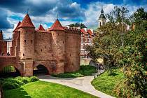 Varšavský barbakan, pevnost,  patří mezi nejoblíbenější turistické atrakce polské metropole.