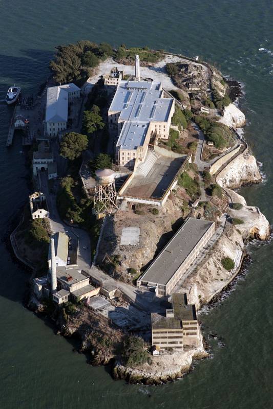 Letecký pohled na vězení Alcatraz