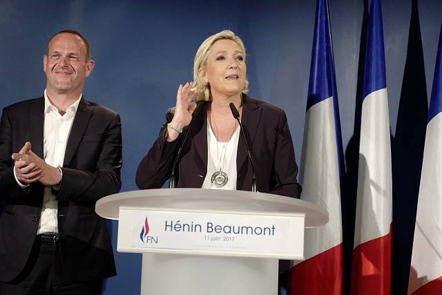 Největší soupeřka stávající hlavy Francie Marine Le Penová