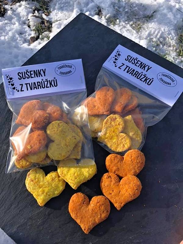 Sušenky z aromatických tvarůžků, které vyrábějí manželé Poštulkovi v rodinné Tvarůžkové cukrárně v Lošticích.