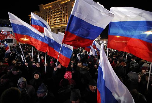 Vladimir Putin oslavuje s příznivci své znovuzvolení ruským prezidentem