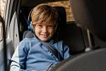 Mluvené slovo do sluchátek je ideální zábava, která zaujme dítě a neruší řidiče.