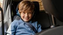 Mluvené slovo do sluchátek je ideální zábava, která zaujme dítě a neruší řidiče.