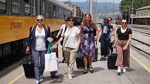 Už ve třetí sezoně vyjeli letos čeští turisté přímým vlakovým spojením dopravce Regiojet do Chorvatska. První souprava byla vyprodaná. Zastavila i v Rijece.