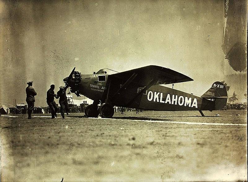 Stroj s přezdívkou Oklahoma musel Doleův letecký závod přerušit kvůli technickým problémům. Přesto jeho posádka patřila mezi šťastnější - přežila.