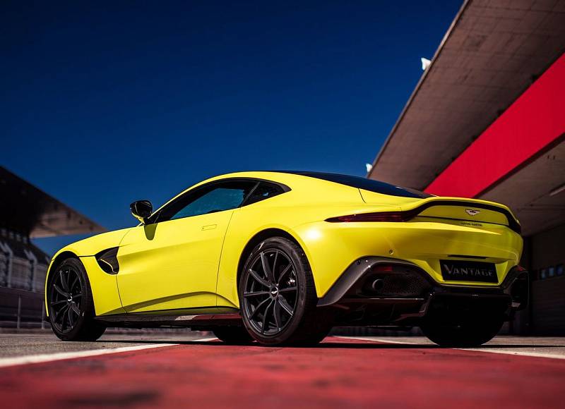 Aston Martin Vantage Lime Essence 2019