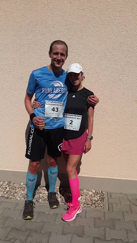 Helenin muž Martin také běhá. Díky krabičkové dietě zvládá i ultramaratónské závody.