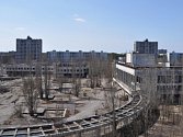 Černobyl se čtvrtstoletí po jaderné havárii začíná měnit z noční můry energetiků v turistickou atrakcí. Na snímku někdejší centrum opuštěného města Pripjať.