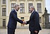 U jednoho stolu. V Praze zasedli i arménský premiér a ázerbájdžánský prezident
