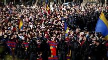 Více než 500 fanoušků fotbalové Sparty Prahy se vydalo na pochod na strahovský stadion