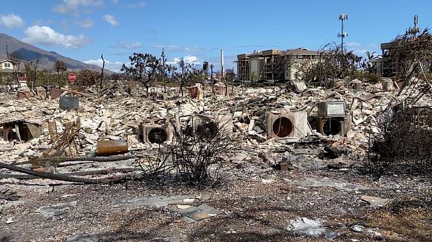 Plameny proměnily havajské město Lahaina v postapokalyptickou scenérii