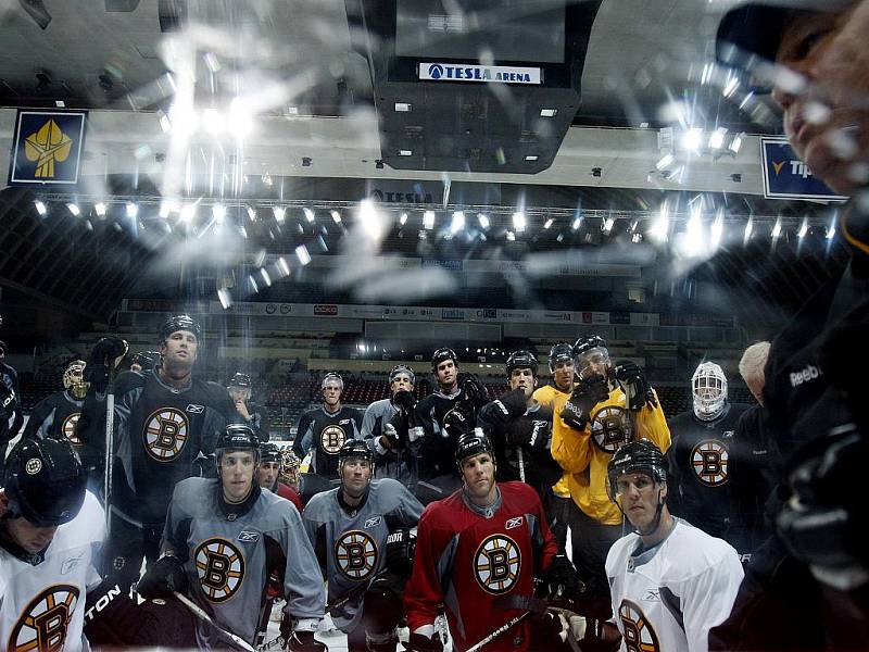 Trénink hokejistů týmu NHL Boston Bruins v pražské Tesla Areně.