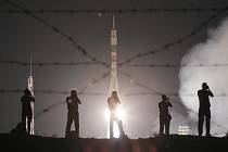 Start ruské rakety Sojuz-FG z kazašského kosmodromu Bajkonur k Mezinárodní vesmírné stanici