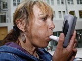 Zájemci z řad kuřáků si v pondělí 31. května 2010 při příležitosti Světového dne bez tabáku mohli v Ústřední vojenské nemocnici v Praze-Střešovicích změřit pomocí speciálního přístroje smokelyzeru obsah oxidu uhelnatého ve výdechu.