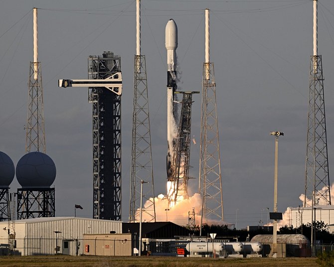 Raketa Falcon 9 s přistávacím modulem Nova-C společnosti Intuitive Machines odstartovala k Měsíci