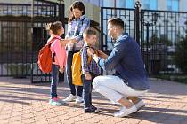 První školní den může být pro děti nebezpečný. Odborníci rodičům radí, aby se svými ratolestmi raději cestu do školy prošli předem a upozornili je na všechna rizika. 