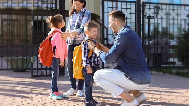 První školní den může být pro děti nebezpečný. Odborníci rodičům radí, aby se svými ratolestmi raději cestu do školy prošli předem a upozornili je na všechna rizika. 