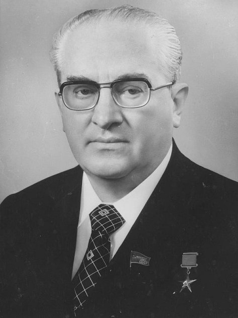 Generální tajemník ÚV KSSS Jurij Andropov na oficiálním snímku ze srpna 1983. Generálním tajemníkem byl zvolen v listopadu 1982, už v únoru 1984 ale zemřel. Bylo mu 69 let