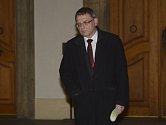 Kandidát na ministra zahraničí Lubomír Zaorálek odchází ze setkání s prezidentem Milošem Zemanem, který si jej pozval na Pražský hrad.