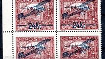 Letecký čtyřblok se spojeným typem – rarita československých známek. V říjnu 2020 byla dosažená cena 795 tisíc korun, od té doby nebyl na trhu. Dnes by za ni sběratel zaplatil kolem milionu korun.